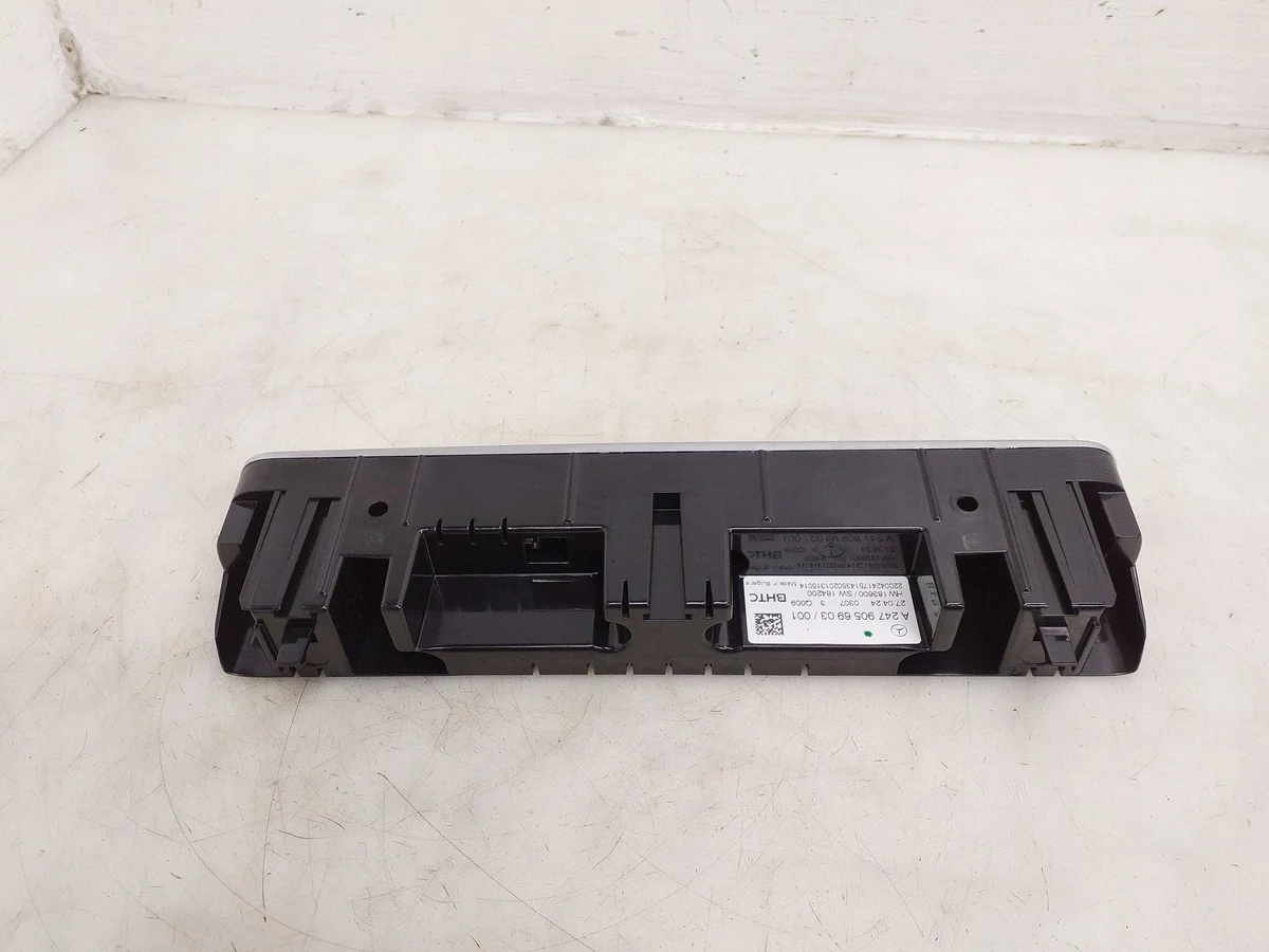 Mercedes CLA X118 Climate Control Panel A2479056903 image 4