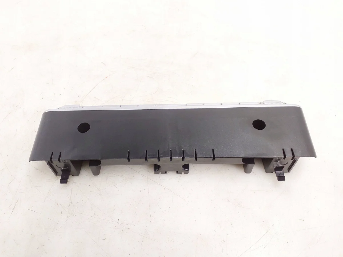 Mercedes CLA X118 Climate Control Panel A2479056903 image 5