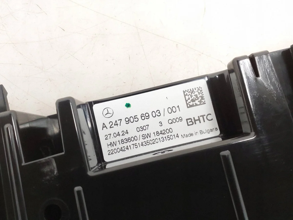 Mercedes CLA X118 Climate Control Panel A2479056903 image 7