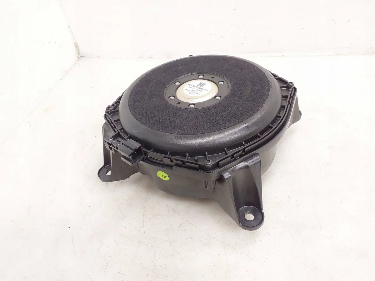 Subwoofer Mercedes-Benz A2478202003 Usado