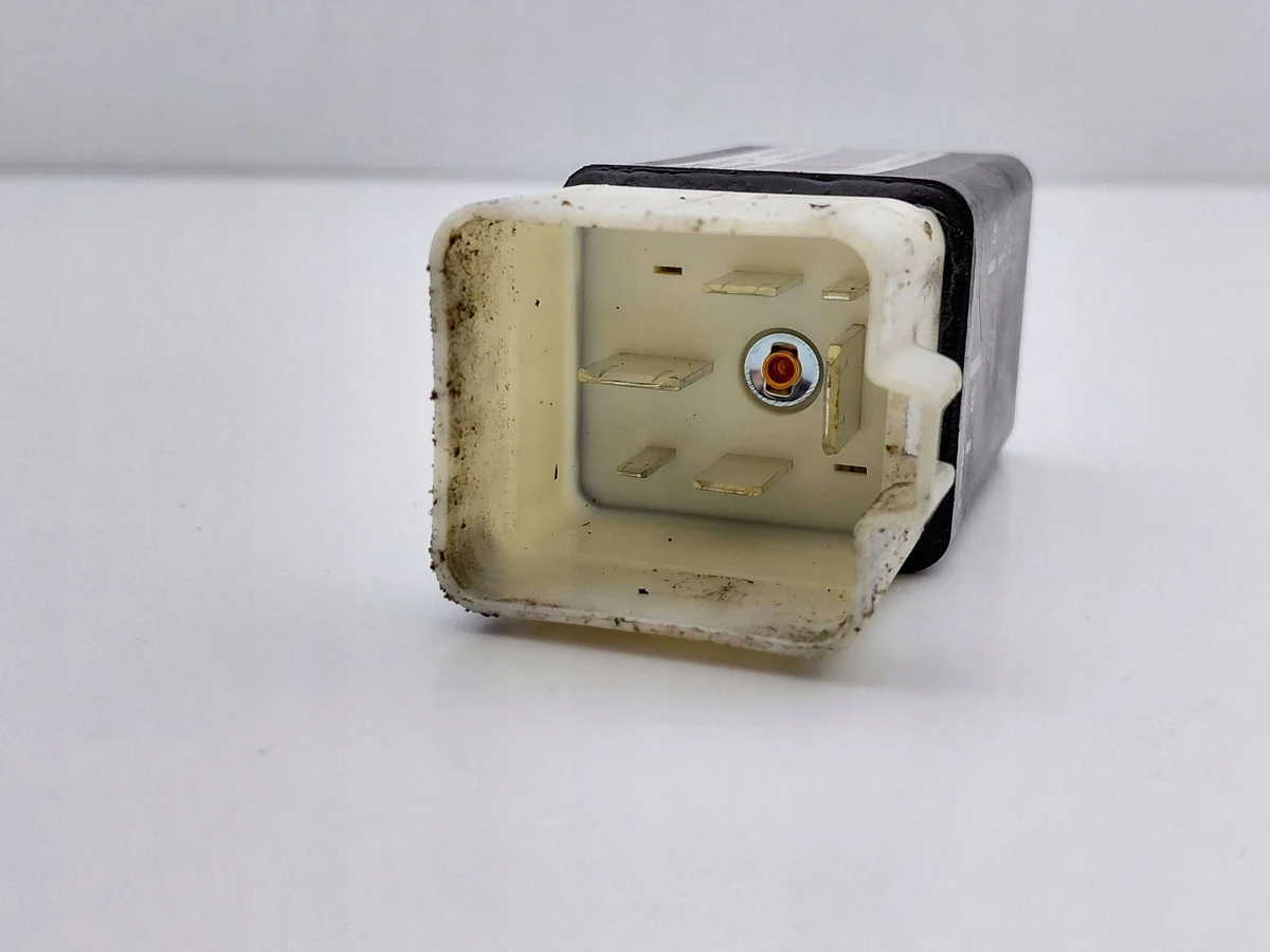 Relais Kraftstoffpumpe Mercedes Vito Viano W639 image 4