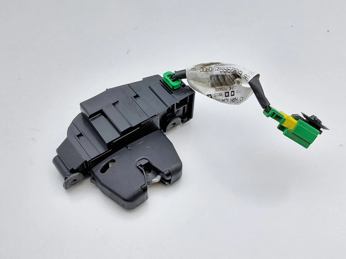Fechadura Porta-Malas Peugeot 207 CC Usada