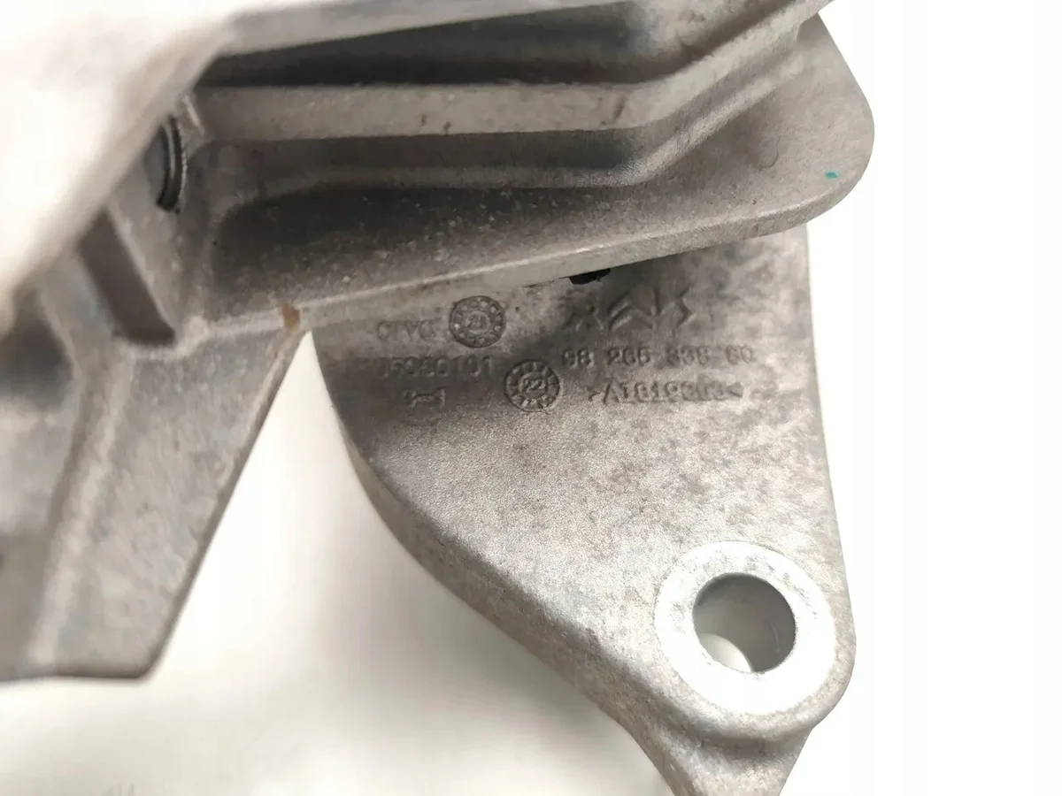 Vauxhall Mokka Engine Mount 9826583880 image 7