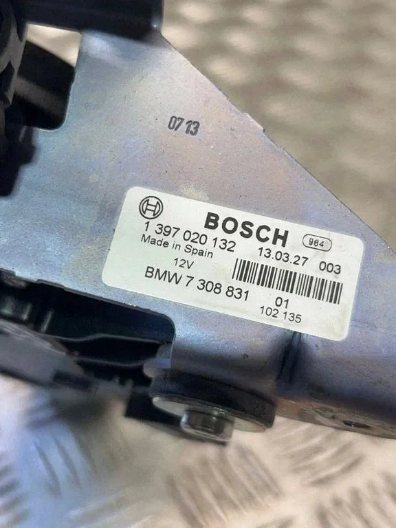 BMW 3 (F30, F80) Scheibenwischermotor Klappe image 5