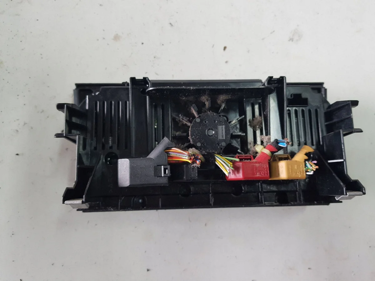 Painel de Climatização Audi Q3 8U 8U0820043E image 3