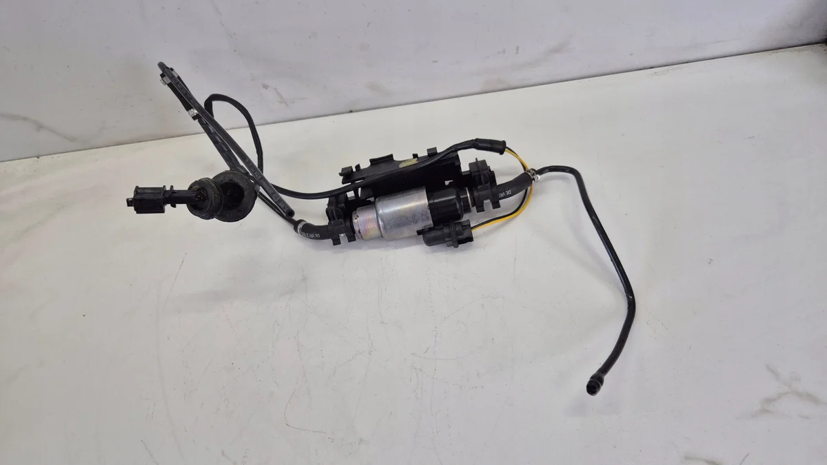 Bomba de Combustible Webasto Usada VW Golf V