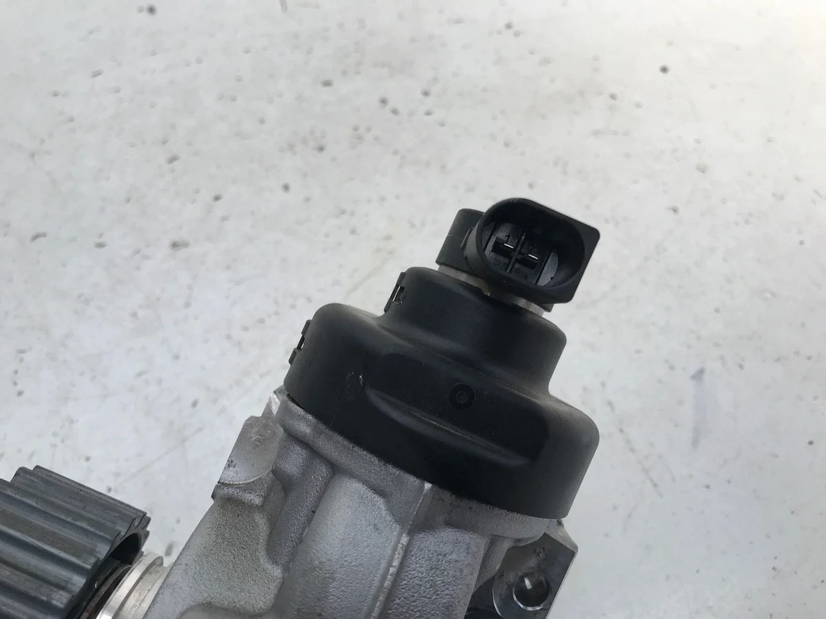 VW Tiguan III 2.0 TDI Pumpe 05L130755 image 5