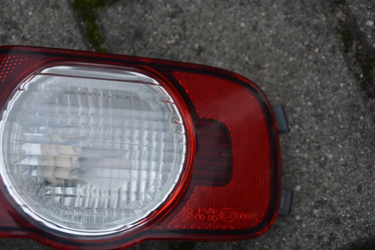 Lanterna Traseira Citroen C3 Picasso Usada image 4