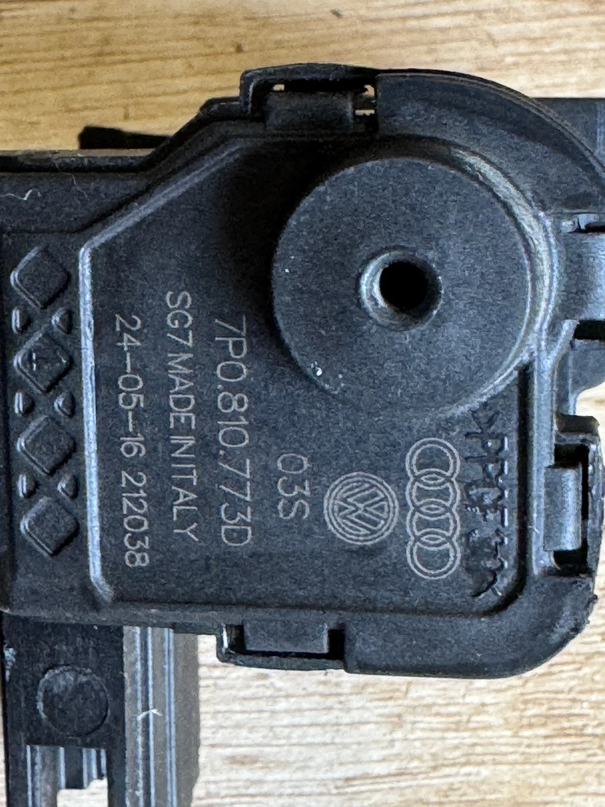 Moteur trappe carburant SEAT Leon III 5F image 3
