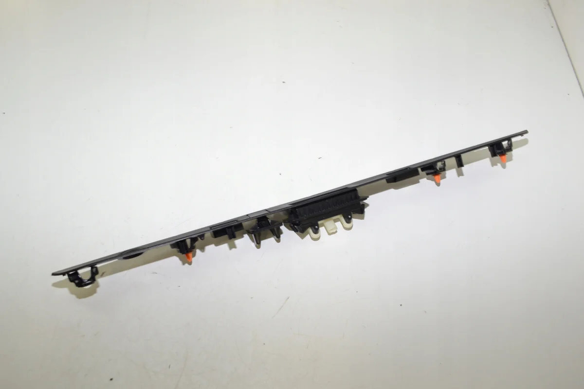 Moldura Maletero Mercedes Clase E W207 A2077500393 image 3
