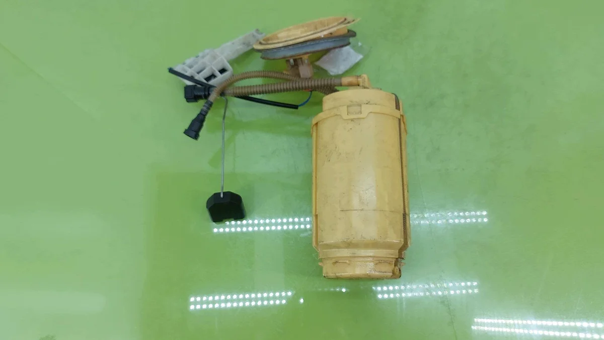 Polttoainepumppu VW Touareg 3.0 V6 TDI