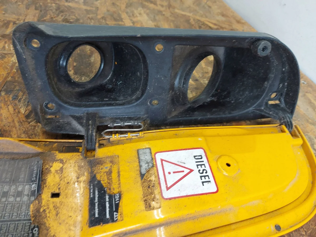 Klappe Kraftstofftank Mercedes Vito W447 A4477540034 image 3
