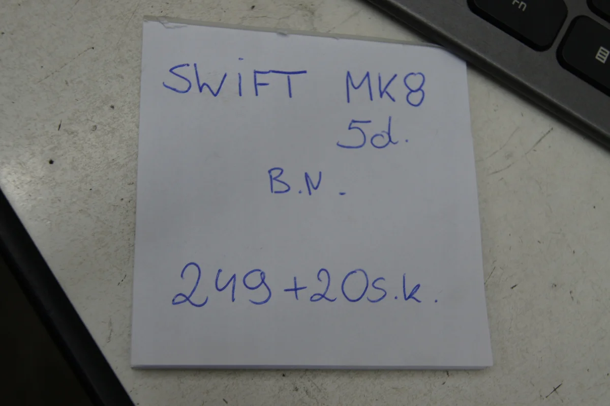 SUZUKI SWIFT VI MK8 5d. Gepäckraumablage image 8
