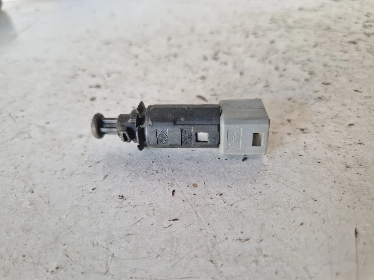 Capteur de feu stop Opel Movano A 2.5 CDTI