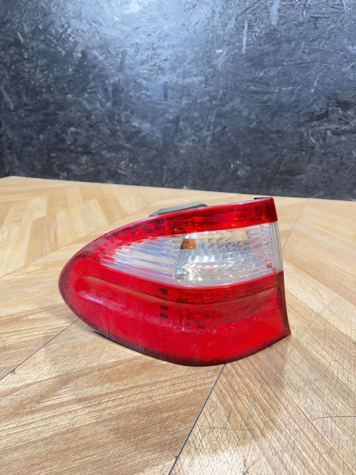 Achterlicht contacten MERCEDES-BENZ E (W211)
