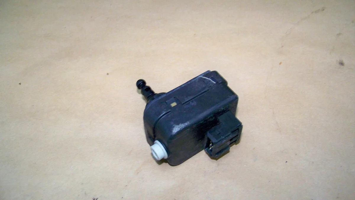 Moteur réglage phare Toyota Yaris II 99036766