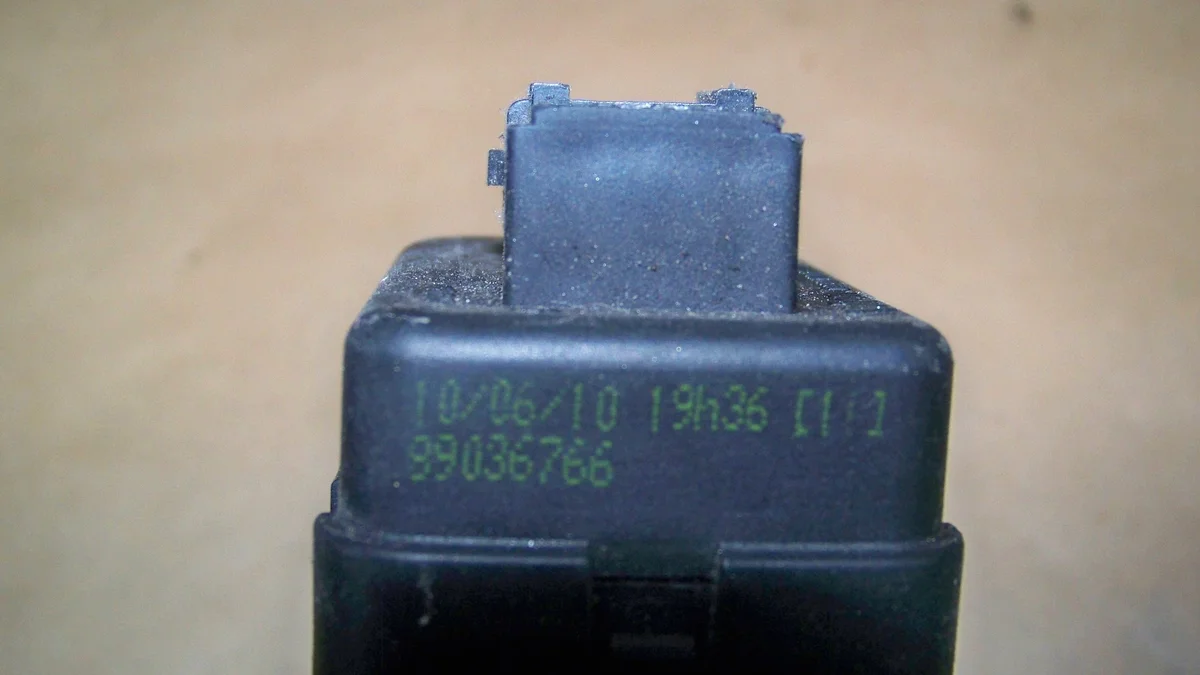 Toyota Yaris II 2 Stellmotor Scheinwerfer 99036766 image 4