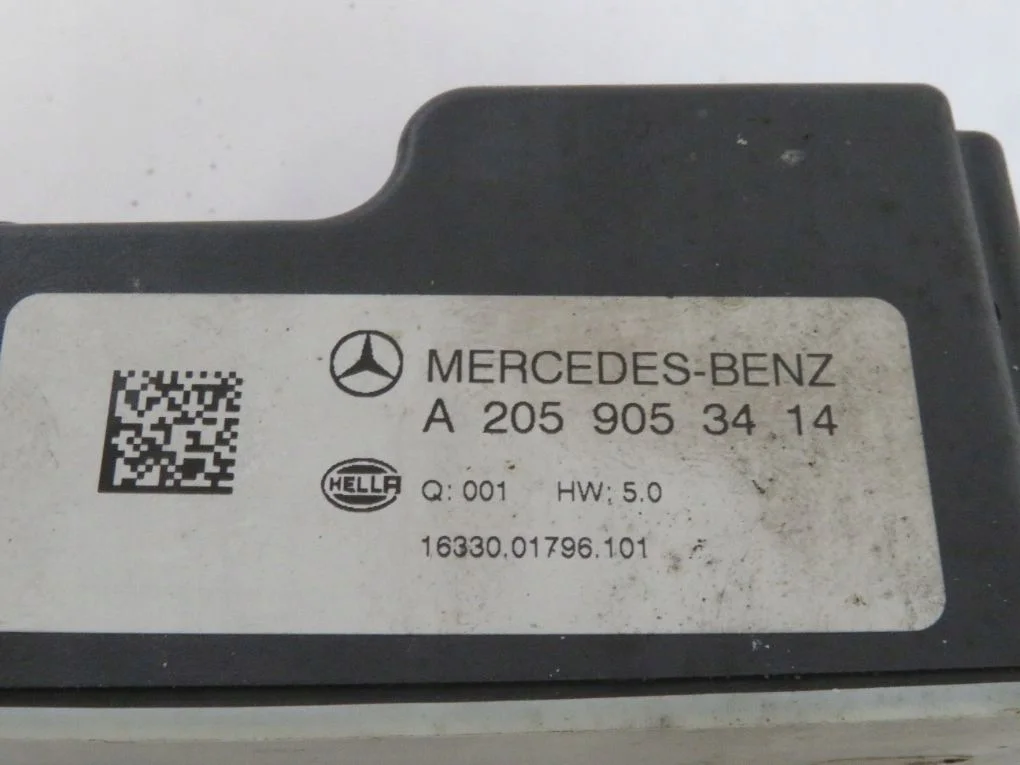 Mercedes W205 Voltage Converter Module A2059053414 image 3