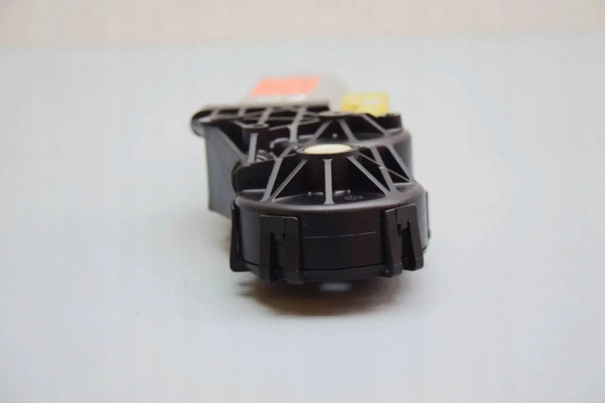Mazda CX-5 Sitzmotor Rechts 0390203833 image 3