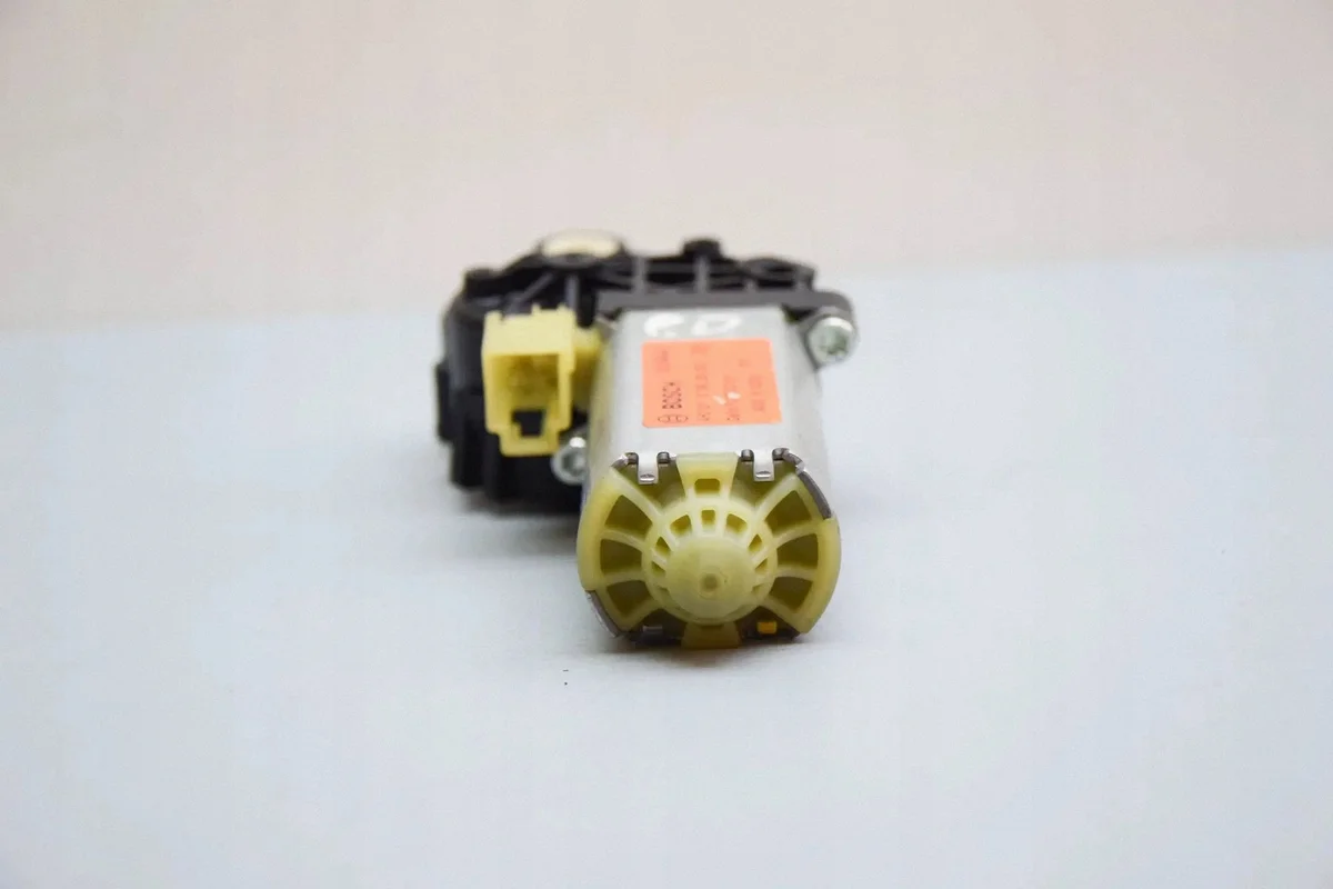 Mazda CX-5 Sitzmotor Rechts 0390203833 image 5