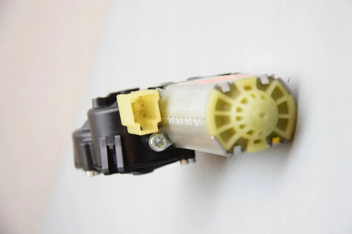 Mazda CX-5 Sitzmotor Rechts 0390203833 image 6