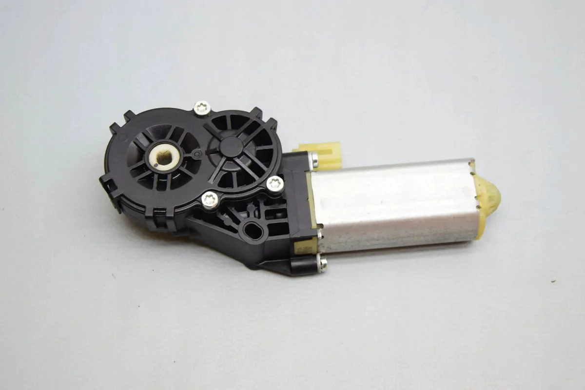 Mazda CX-5 Sitzmotor Rechts 0390203833 image 7