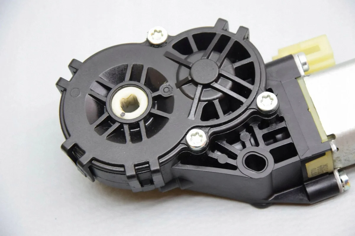 Mazda CX-5 Sitzmotor Rechts 0390203833 image 8