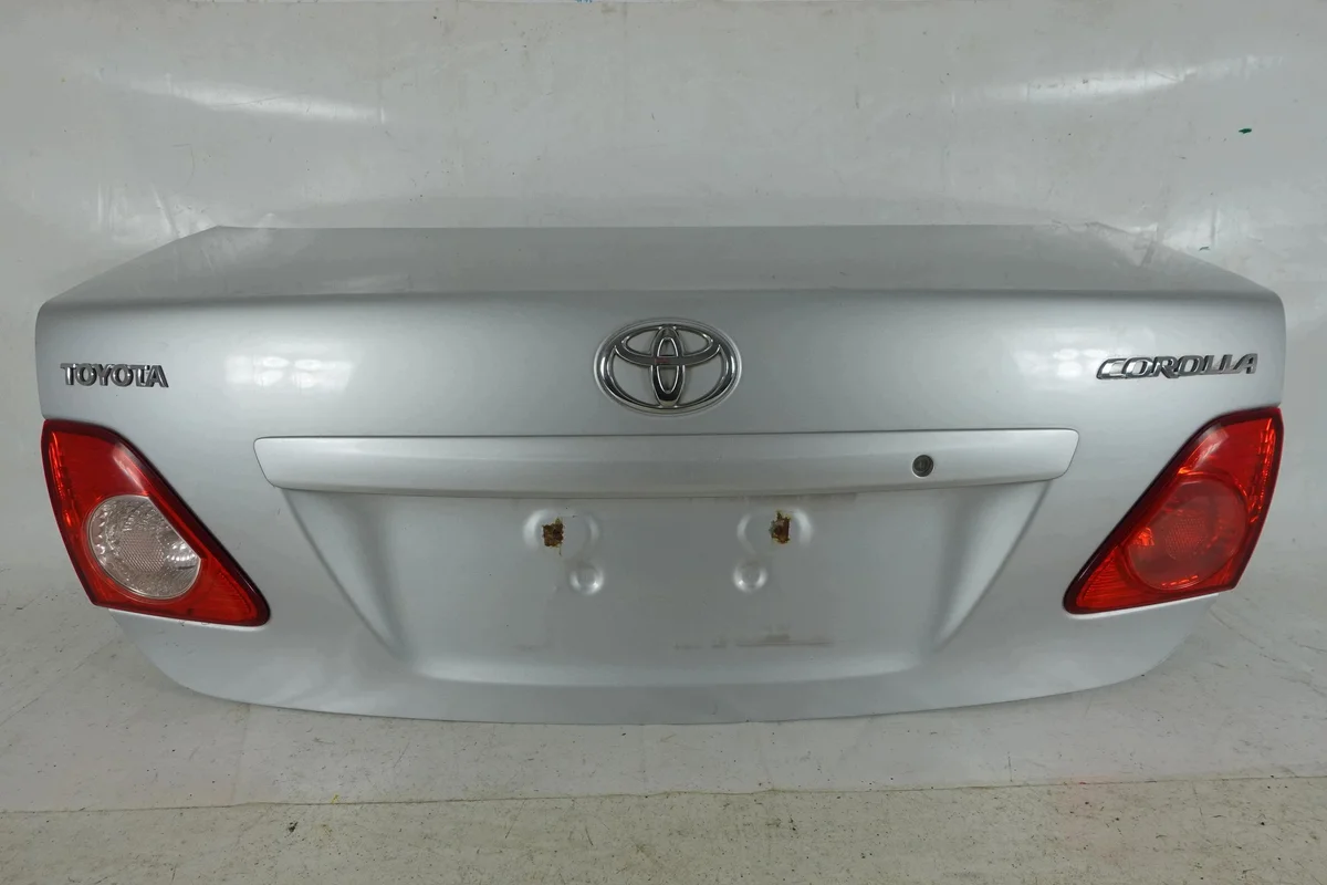 Takaluukku Toyota Corolla E15 Sedan 1F7 Käytetty