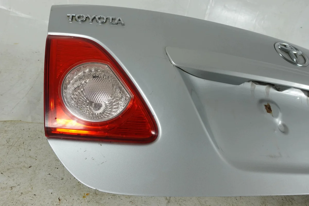 Portón Trasero Toyota Corolla E15 Sedan 4D 1F7 image 5