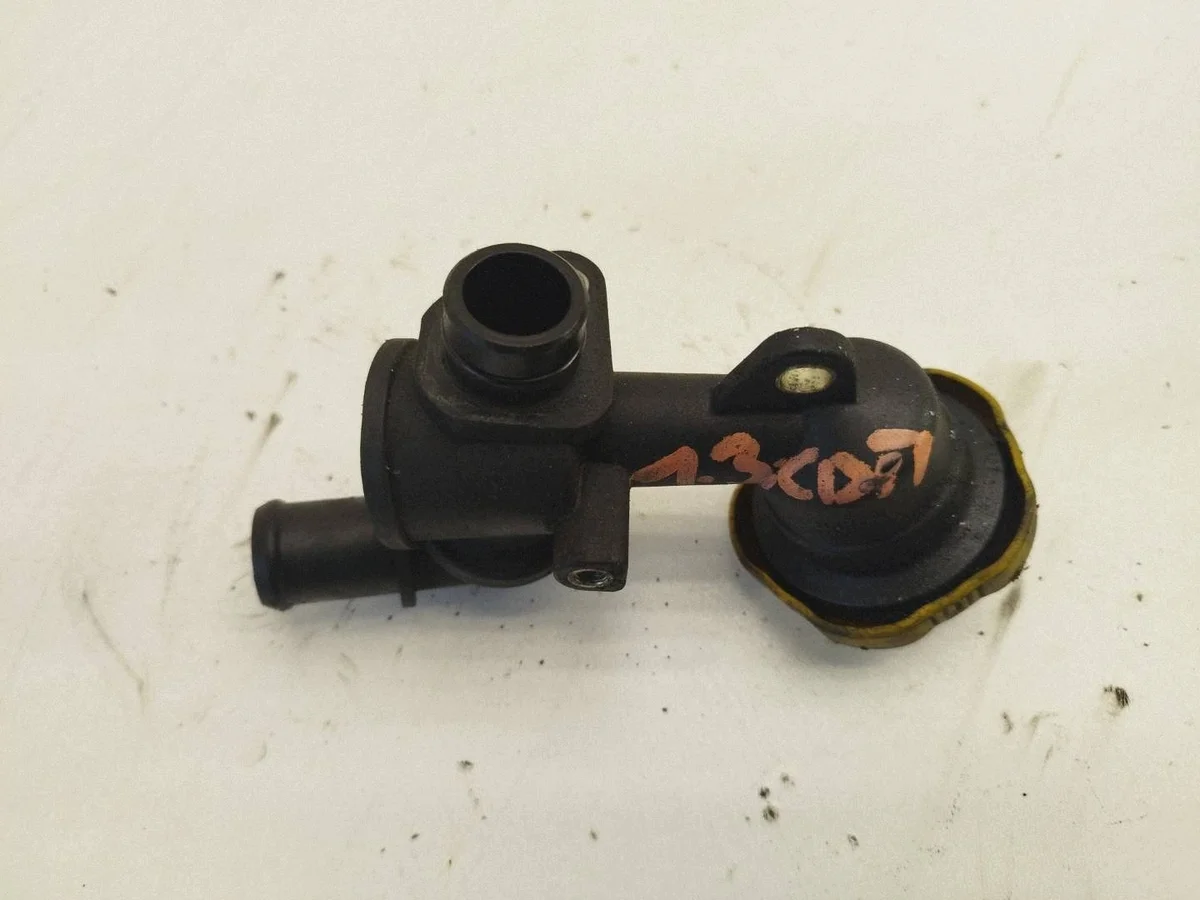 Bouchon d'huile Opel Corsa D 1.3 CDTI 55572447 thumbnail 1