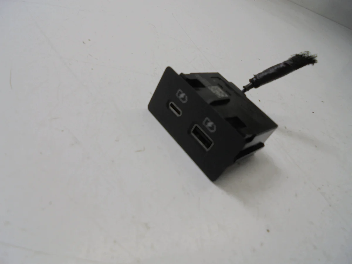Porte USB Nissan Qashqai J12 2021- Usato