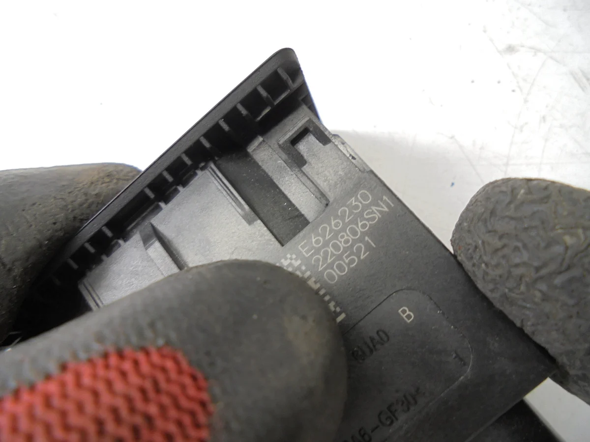 USB-Ports Buchsen Nissan Qashqai J12 2021- Gebraucht image 4