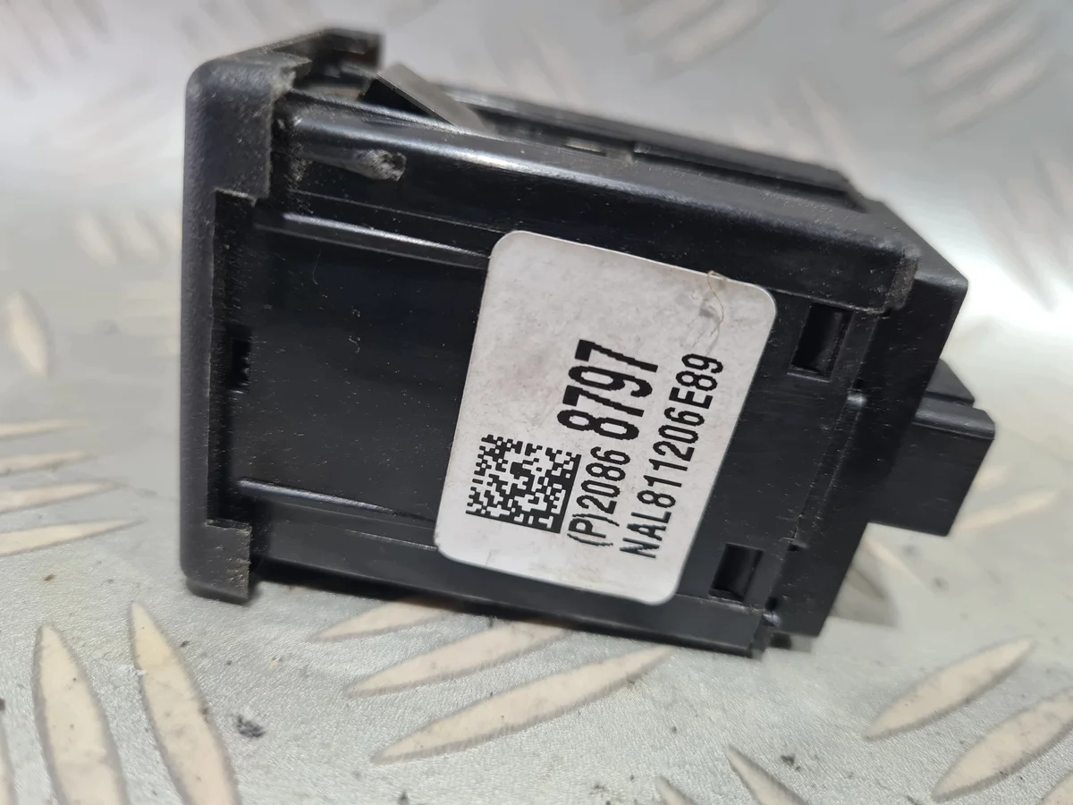 Conector Auxiliar Opel Zafira C Usado image 3