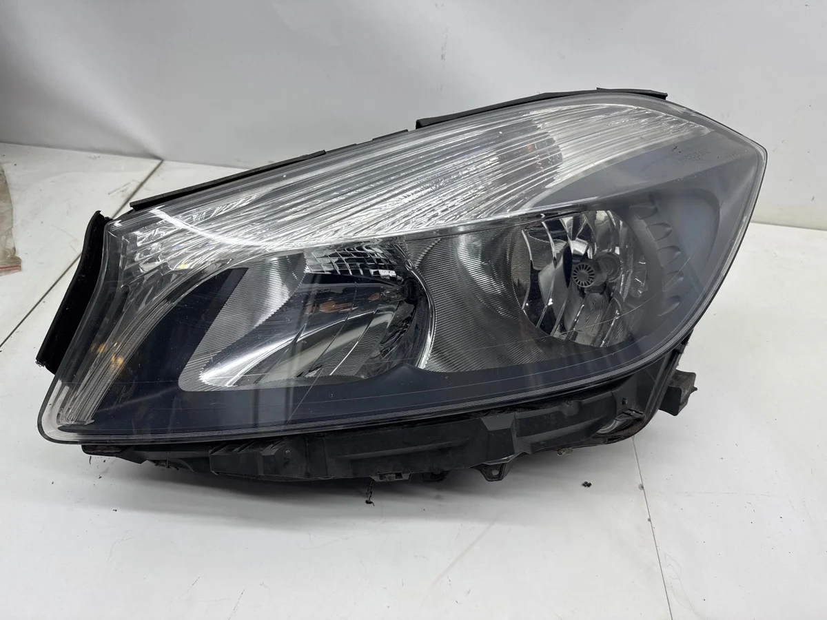 Farol Esquerdo Mercedes W176 A1768200361
