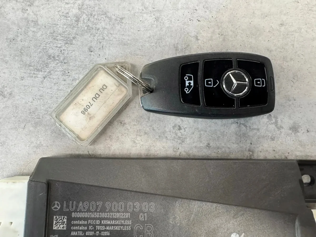 Mercedes-Benz Sprinter Immobilizer Module image 3