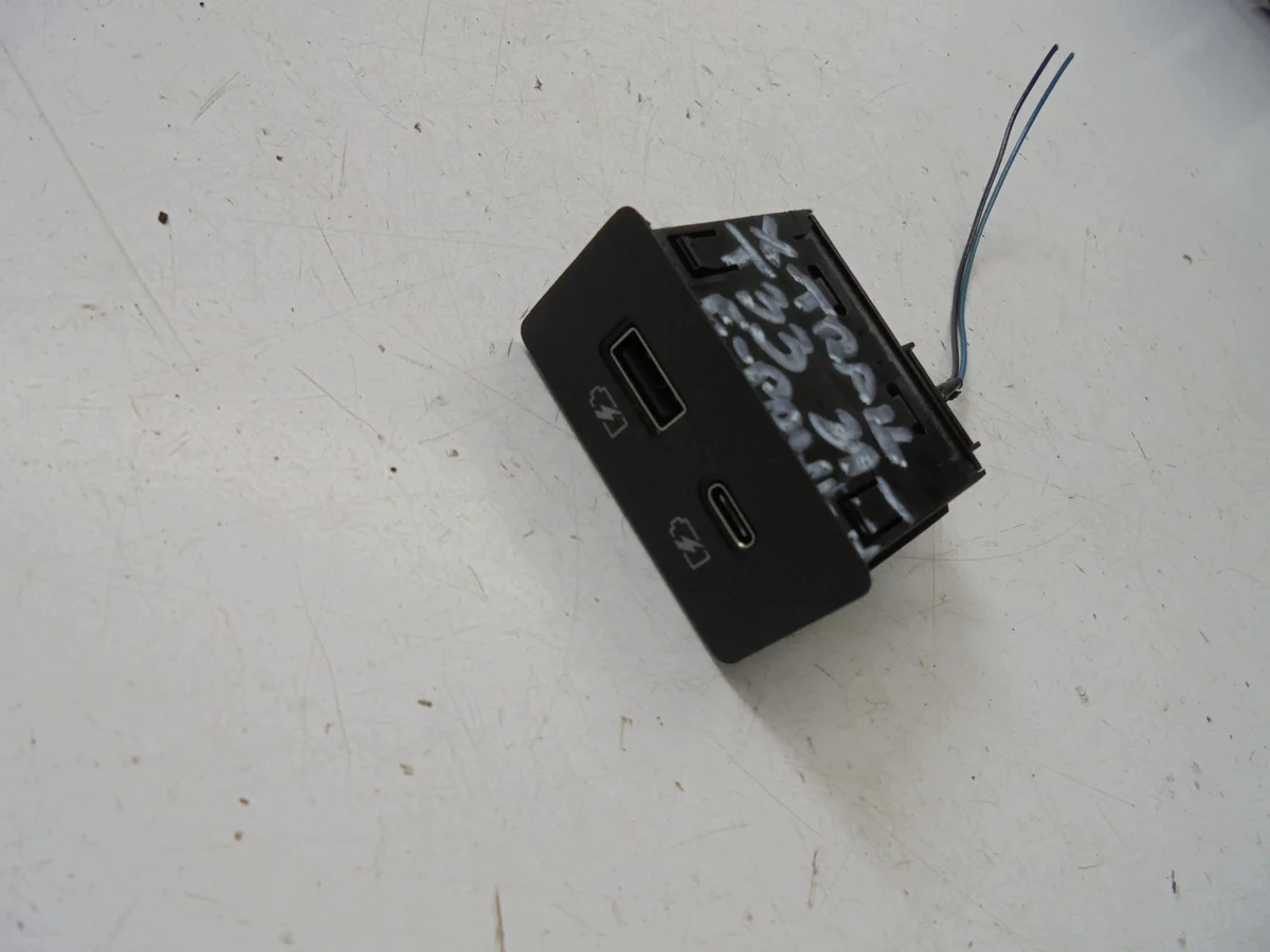 Porte USB Nissan X-Trail T33 2021- Usato