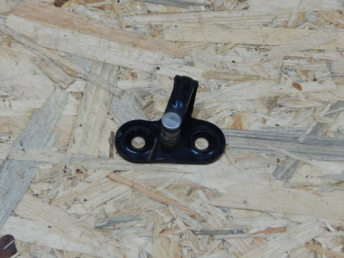 Vredeslåstapp för baklucka VW T6 7H0827512B