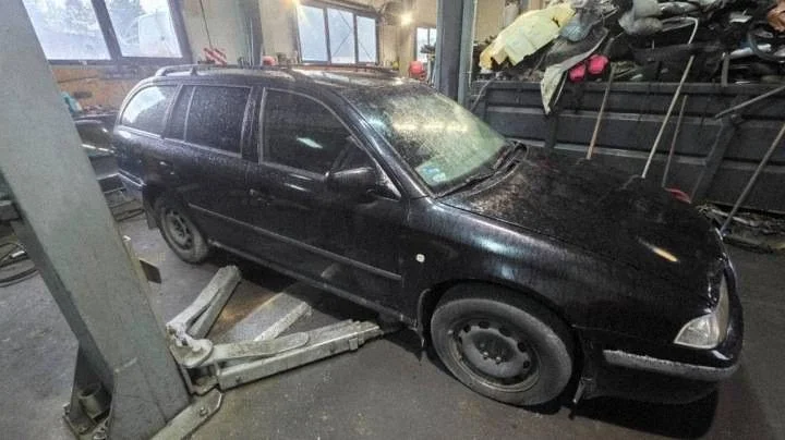 Bomba de Ar Secundário Skoda Octavia 2.0 image 9