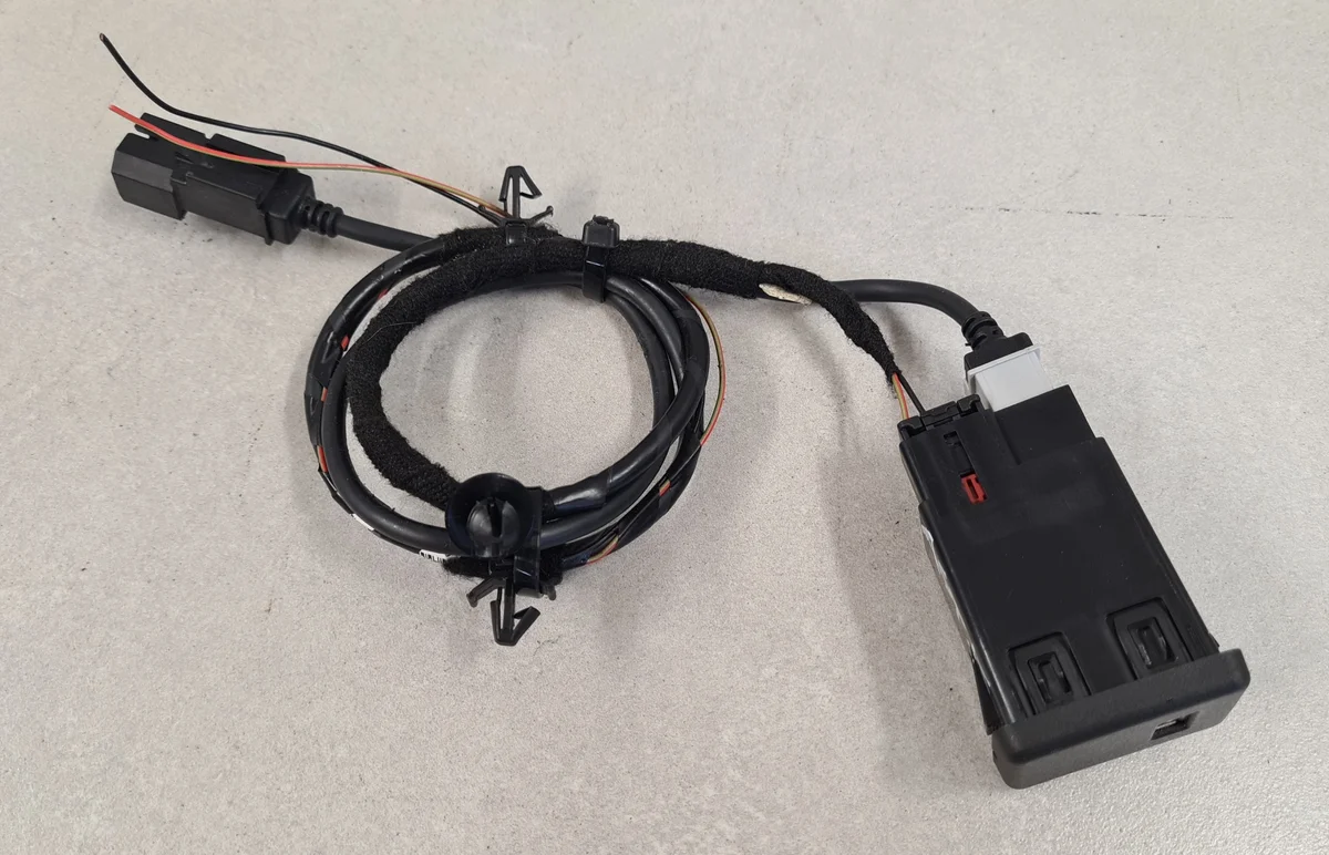 Conector USB Opel Astra V K 39087528 + Cable image 3