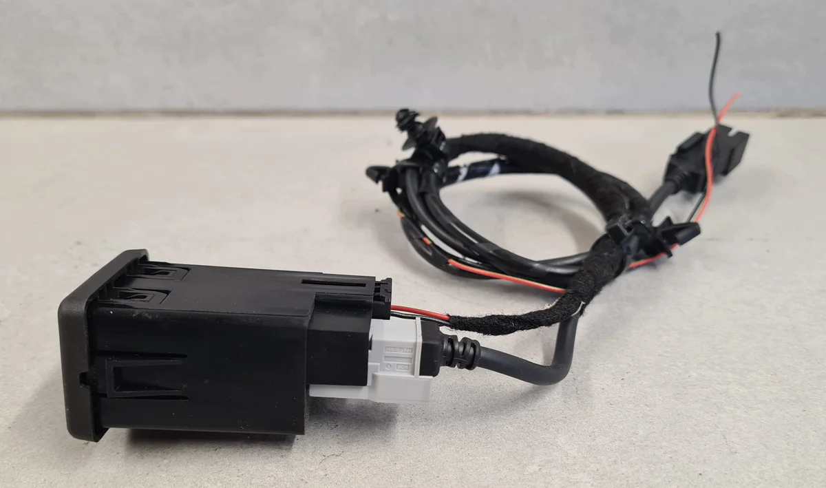 Conector USB Opel Astra V K 39087528 + Cable image 4