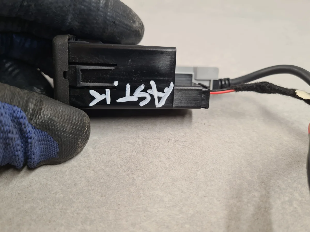 Conector USB Opel Astra V K 39087528 + Cable image 5