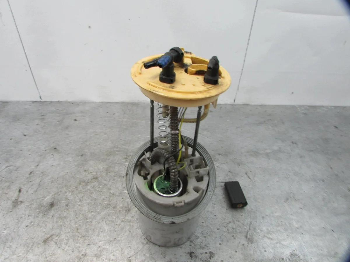 VOLKSWAGEN PASSAT B6 1.9 TDI Pompe carburant image 3