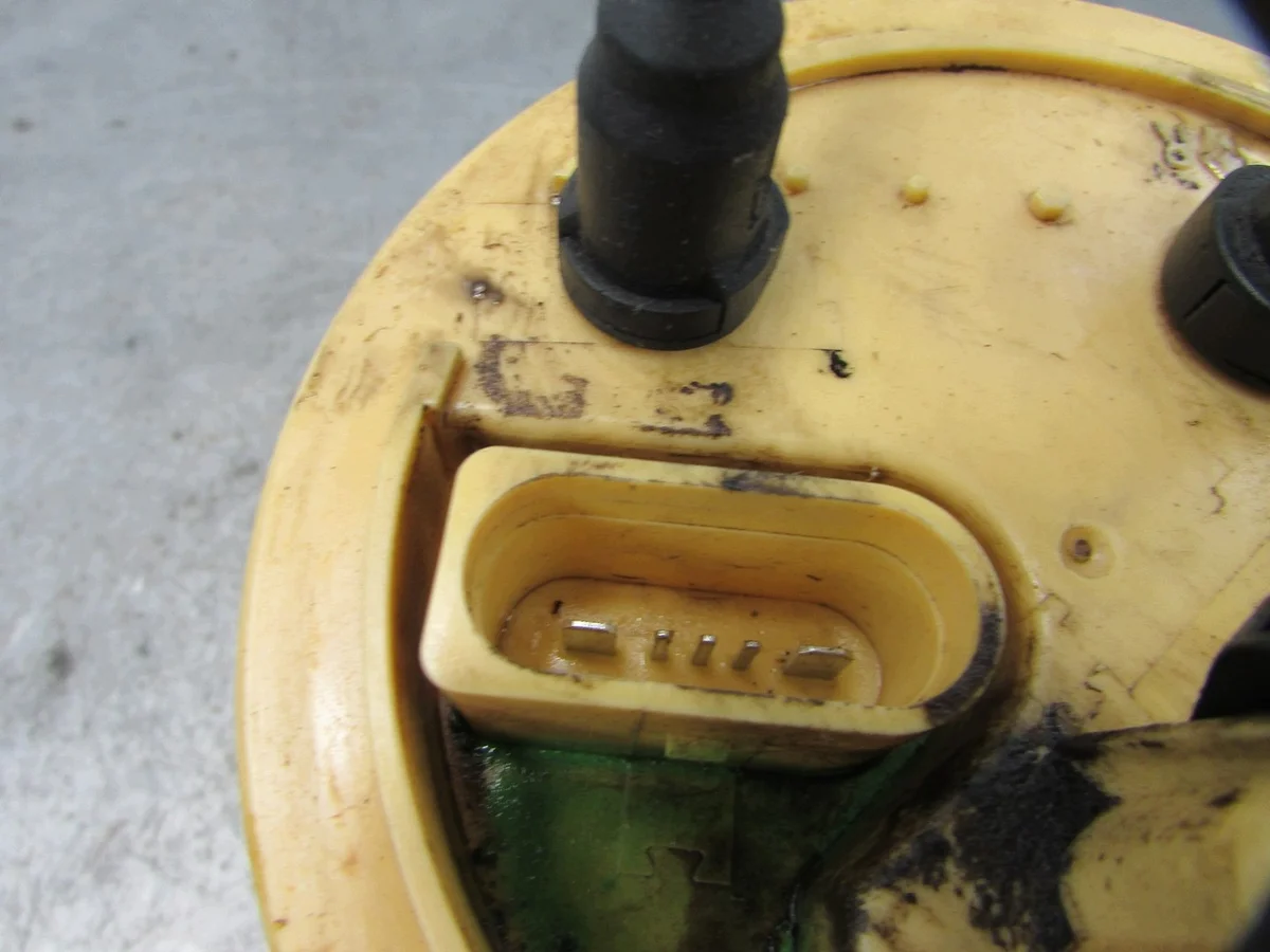 VOLKSWAGEN PASSAT B6 1.9 TDI Pompe carburant image 6