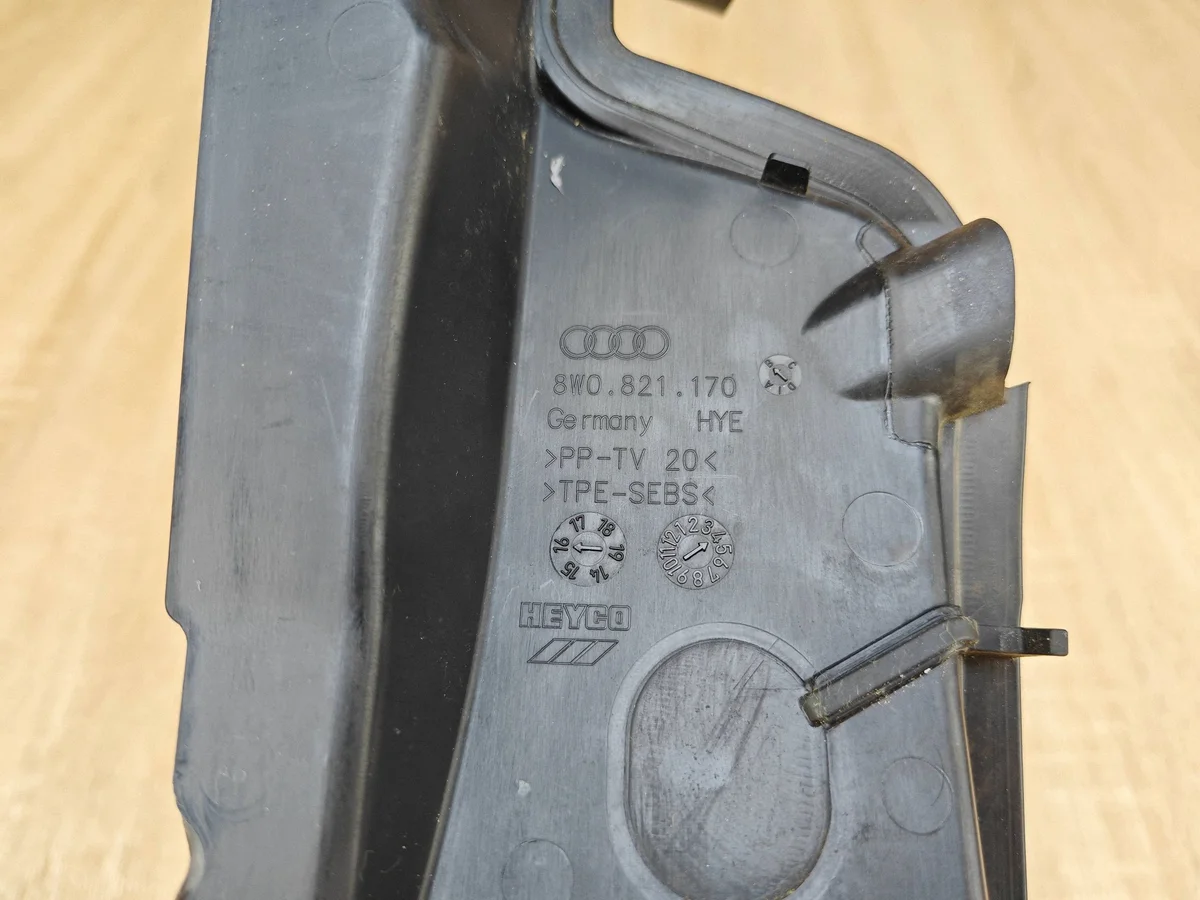 Audi A4 B9 etulokasuoja oikea käytetty image 7