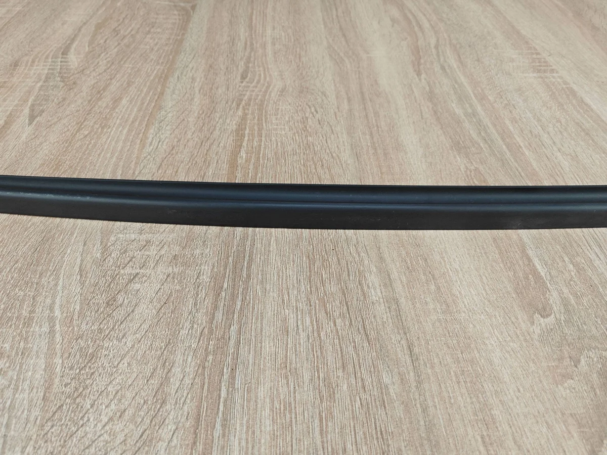 Audi A4 B9 etulistan suojalista OEM image 3