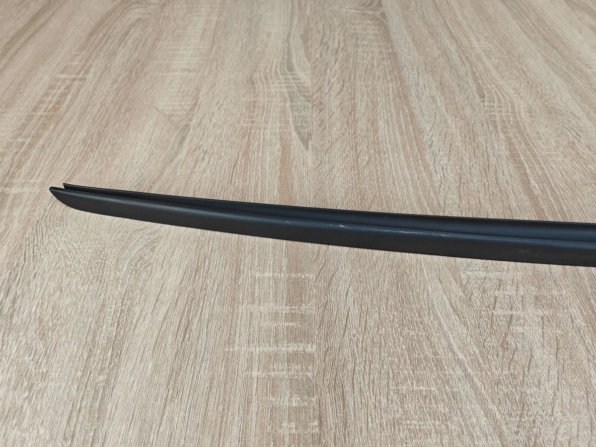 Audi A4 B9 etulistan suojalista OEM image 4