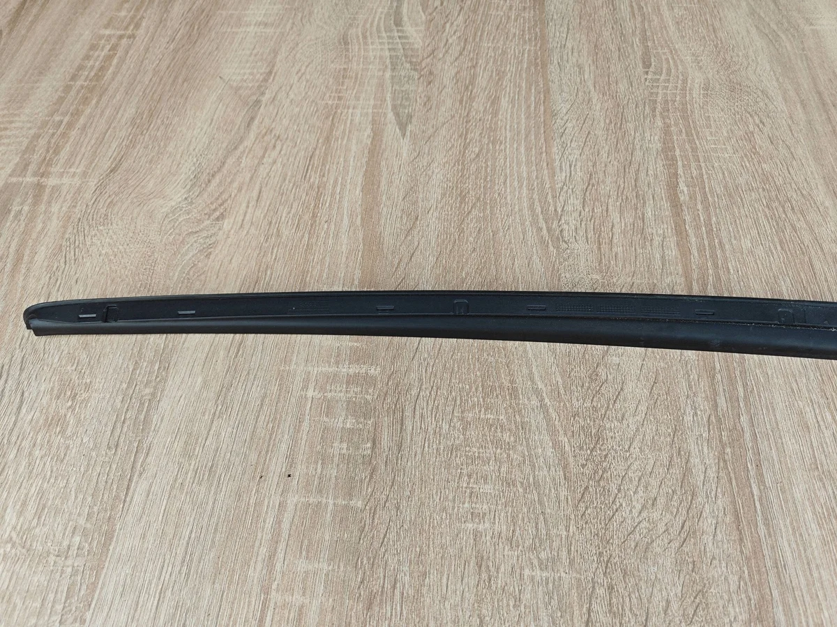 Audi A4 B9 etulistan suojalista OEM image 7