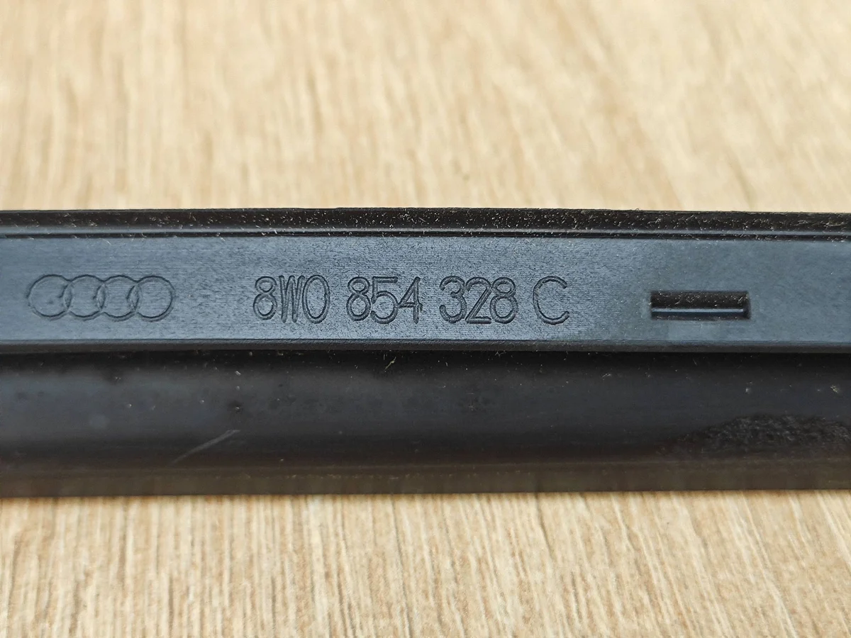 Audi A4 B9 etulistan suojalista OEM image 8