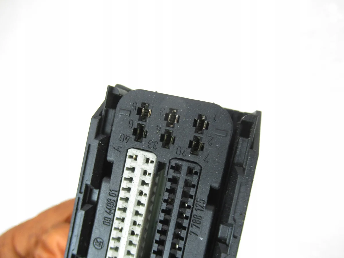BMW N47 N57 Motorsteuergerät Stecker 27788125 image 3