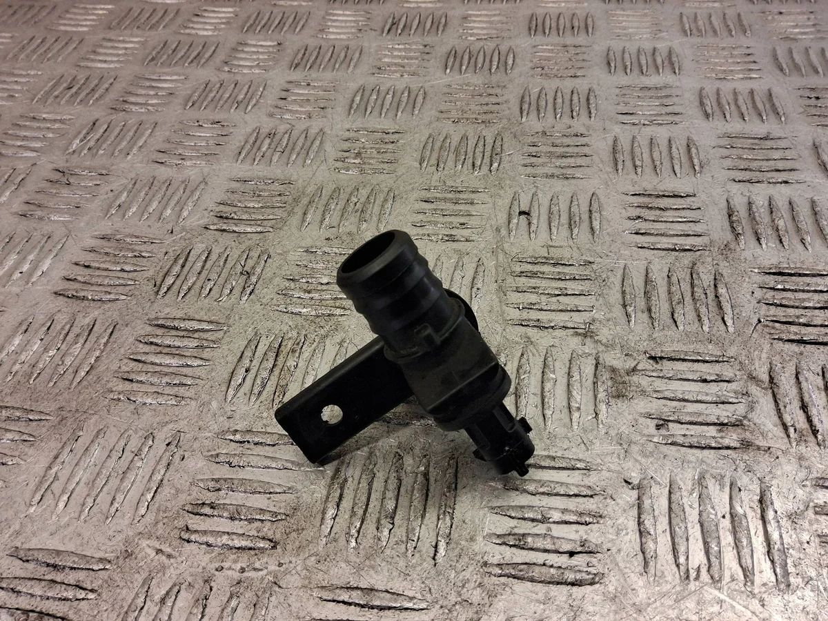 Opel Astra J 2014 Kurbelgehäuseentlüftung Heizung 55580574 image 3